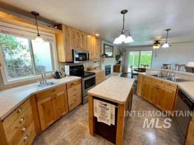 You will see the pride of ownership on this move in ready on Purple Sage Golf Course in Idaho - for sale on GolfHomes.com, golf home, golf lot