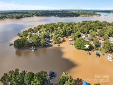 Waterfront Tega Cay on the Peninsula!  Great Cove on Lake Wylie on Tega Cay Golf Club in South Carolina - for sale on GolfHomes.com, golf home, golf lot