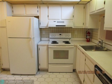 **ALL AGES WELCOME**NEED TLC**BEING SOLD *AS IS* WHERE IS***RUN on Colony West Country Club in Florida - for sale on GolfHomes.com, golf home, golf lot