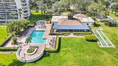 Don't miss this centrally located ground floor apartment with on The Country Club At Boca Raton in Florida - for sale on GolfHomes.com, golf home, golf lot