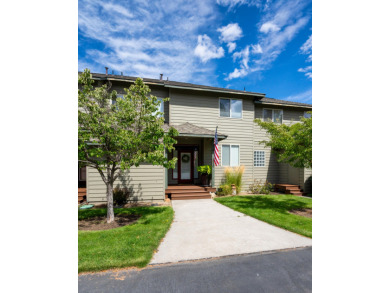 Enjoy this wonderfully located townhome in Eagle Crest Resort on on Eagle Crest Golf Resort - Ridge Course in Oregon - for sale on GolfHomes.com, golf home, golf lot