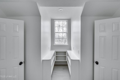 Welcome to this elegant 6-bedroom, 4.5-bathroom home with a on Colonial Country Club Deerfield in Mississippi - for sale on GolfHomes.com, golf home, golf lot