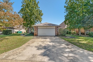 Fantastic location in the gated community of Shalimar Pointe. A on Shalimar Pointe Golf and Country Club in Florida - for sale on GolfHomes.com, golf home, golf lot