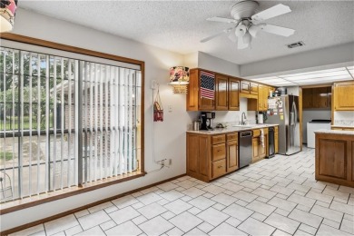 Charming 3 bed, 2 bath single-level home in a quiet Siloam on Dawn Hill Country Club in Arkansas - for sale on GolfHomes.com, golf home, golf lot