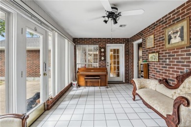 Charming 3 bed, 2 bath single-level home in a quiet Siloam on Dawn Hill Country Club in Arkansas - for sale on GolfHomes.com, golf home, golf lot