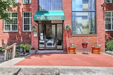 This lovely one bed, one bath condo is located within the much on Kirkbrae Country Club in Rhode Island - for sale on GolfHomes.com, golf home, golf lot