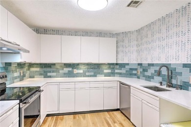 This lovely one bed, one bath condo is located within the much on Kirkbrae Country Club in Rhode Island - for sale on GolfHomes.com, golf home, golf lot