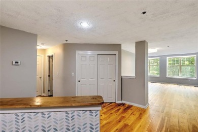 This lovely one bed, one bath condo is located within the much on Kirkbrae Country Club in Rhode Island - for sale on GolfHomes.com, golf home, golf lot