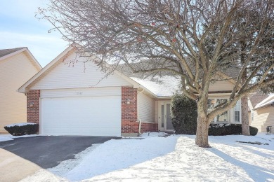 This 2 bed, 2 bath home with 2 car attached garage is part of on The Links at Carillon in Illinois - for sale on GolfHomes.com, golf home, golf lot