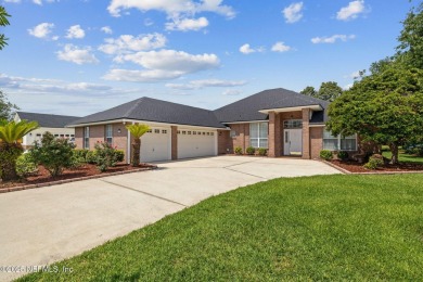 **Move in ready!** This beautifully landscaped all-brick on Magnolia Point Golf and Country Club in Florida - for sale on GolfHomes.com, golf home, golf lot