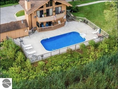 This turn key 2-bedroom, 2-bathroom condo offers beautiful golf on  in Michigan - for sale on GolfHomes.com, golf home, golf lot