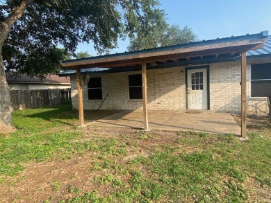 This move in ready, 3 bedroom 2 bath home, complete with an on Alice Municipal Golf Course in Texas - for sale on GolfHomes.com, golf home, golf lot