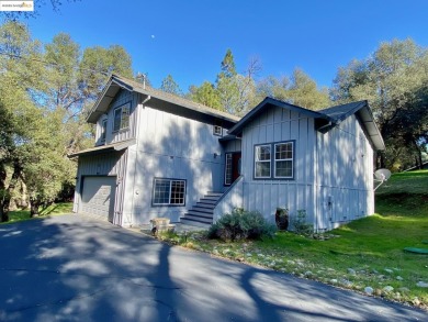 Welcome to the Gateway to Yosemite, Groveland! This 3 bedroom 2 on Pine Mountain Lake Country Club in California - for sale on GolfHomes.com, golf home, golf lot
