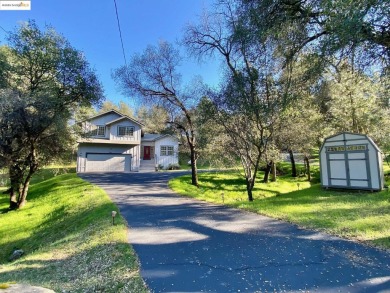 Welcome to the Gateway to Yosemite, Groveland! This 3 bedroom 2 on Pine Mountain Lake Country Club in California - for sale on GolfHomes.com, golf home, golf lot
