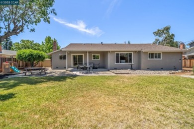 Offers by 10am, Wed, 6/4. Beautiful single-level home on Boundary Oak Golf Course in California - for sale on GolfHomes.com, golf home, golf lot