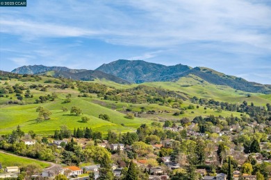 Offers by 10am, Wed, 6/4. Beautiful single-level home on Boundary Oak Golf Course in California - for sale on GolfHomes.com, golf home, golf lot