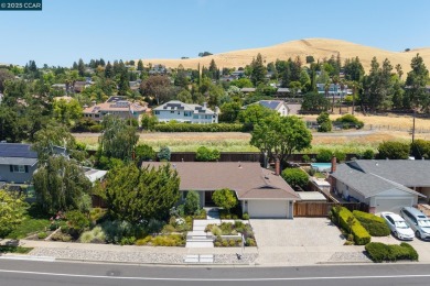 Offers by 10am, Wed, 6/4. Beautiful single-level home on Boundary Oak Golf Course in California - for sale on GolfHomes.com, golf home, golf lot