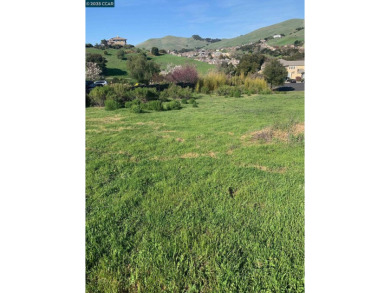 This is a perfect location to build your dream home. Located on Hiddenbrooke Golf Club in California - for sale on GolfHomes.com, golf home, golf lot