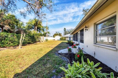 Under contract-accepting backup offers. Under contract-accepting on Palm Aire Country Club of Sarasota in Florida - for sale on GolfHomes.com, golf home, golf lot