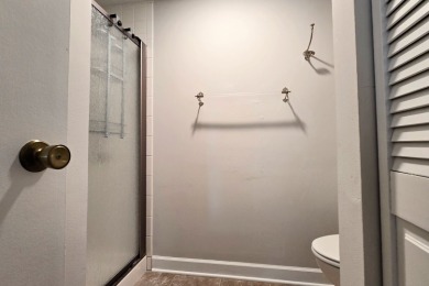 Light and neutral 2 bedroom, 2 bath 1200 sq. ft. second floor on Heather Ridge Golf Club in Illinois - for sale on GolfHomes.com, golf home, golf lot