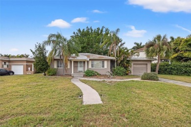 Under contract-accepting backup offers. Location! Location! on The Renaisssance Vinoy Golf Club in Florida - for sale on GolfHomes.com, golf home, golf lot