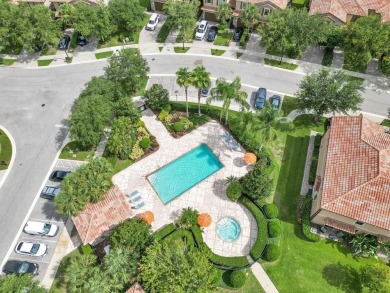 Captivating 2-bedroom, 2.5-bath townhome offers the perfect on Eagle Creek Golf Club in Florida - for sale on GolfHomes.com, golf home, golf lot