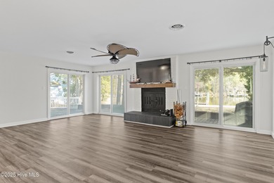 Seller is offering a $7,000 allowance!! Motivated seller! on Harbour Point Golf Club in North Carolina - for sale on GolfHomes.com, golf home, golf lot