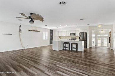 Seller is offering a $7,000 allowance!! Motivated seller! on Harbour Point Golf Club in North Carolina - for sale on GolfHomes.com, golf home, golf lot