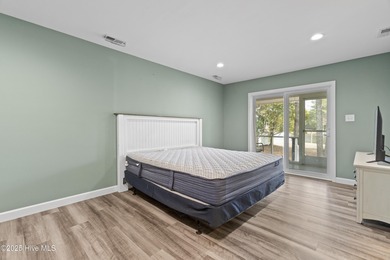 Seller is offering a $7,000 allowance!! Motivated seller! on Harbour Point Golf Club in North Carolina - for sale on GolfHomes.com, golf home, golf lot