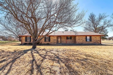 Location, location, location.  This 3 bedroom, 2 bath home with on Lake Kiowa Golf Course in Texas - for sale on GolfHomes.com, golf home, golf lot