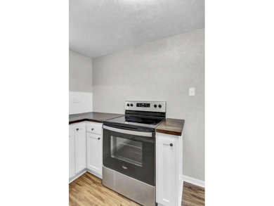 Wonderfully located duplex in the Woodland Shores/Riverland on Charleston Municipal Golf Course in South Carolina - for sale on GolfHomes.com, golf home, golf lot