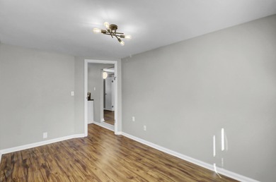 Wonderfully located duplex in the Woodland Shores/Riverland on Charleston Municipal Golf Course in South Carolina - for sale on GolfHomes.com, golf home, golf lot