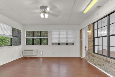 Welcome to this Traditional 3 bedroom, 2 bathroom home nestled on Hide-A-Way Lake Golf Course in Texas - for sale on GolfHomes.com, golf home, golf lot