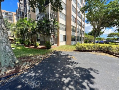 Spacious Corner Unit in Sought-After 55+ Community!
Welcome to on Pembroke Lakes Golf Club in Florida - for sale on GolfHomes.com, golf home, golf lot