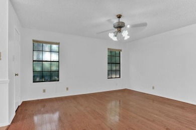 Welcome to this Traditional 3 bedroom, 2 bathroom home nestled on Hide-A-Way Lake Golf Course in Texas - for sale on GolfHomes.com, golf home, golf lot