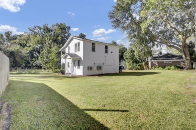 Wonderfully located duplex in the Woodland Shores/Riverland on Charleston Municipal Golf Course in South Carolina - for sale on GolfHomes.com, golf home, golf lot