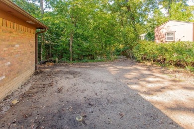 Welcome to this Traditional 3 bedroom, 2 bathroom home nestled on Hide-A-Way Lake Golf Course in Texas - for sale on GolfHomes.com, golf home, golf lot