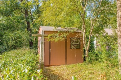 Welcome to this Traditional 3 bedroom, 2 bathroom home nestled on Hide-A-Way Lake Golf Course in Texas - for sale on GolfHomes.com, golf home, golf lot