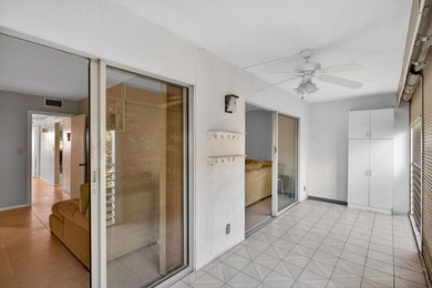 BEAUTIFUL WASHER & DRYER 2/2 CONDO IN THE VIBRANT & HIGHLY on Wynmoor Golf Course in Florida - for sale on GolfHomes.com, golf home, golf lot