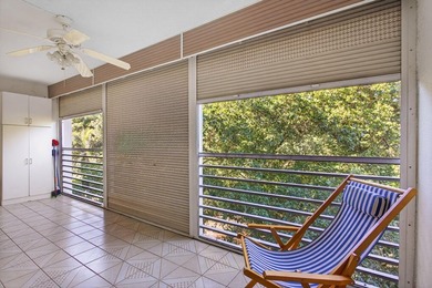 BEAUTIFUL WASHER & DRYER 2/2 CONDO IN THE VIBRANT & HIGHLY on Wynmoor Golf Course in Florida - for sale on GolfHomes.com, golf home, golf lot