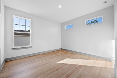 Under contract-accepting backup offers. BACK ON THE MARKET - on Dubsdread Golf Course in Florida - for sale on GolfHomes.com, golf home, golf lot