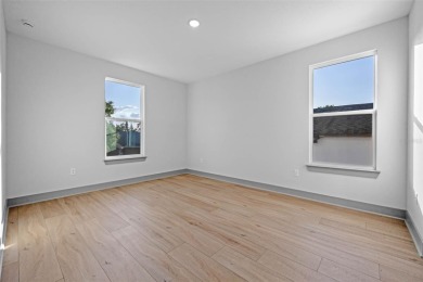 Under contract-accepting backup offers. BACK ON THE MARKET - on Dubsdread Golf Course in Florida - for sale on GolfHomes.com, golf home, golf lot