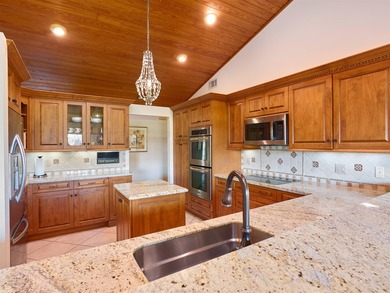 Rare opportunity in Marlwood Estates at PGA National! This on  in Florida - for sale on GolfHomes.com, golf home, golf lot