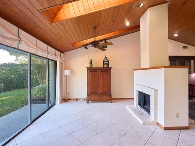Rare opportunity in Marlwood Estates at PGA National! This on  in Florida - for sale on GolfHomes.com, golf home, golf lot