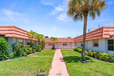 Step inside this charming ground-floor villa featuring 1 bedroom on Kings Point Golf - Executive in Florida - for sale on GolfHomes.com, golf home, golf lot