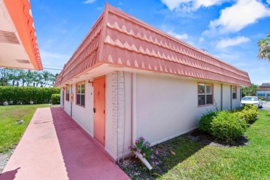 Step inside this charming ground-floor villa featuring 1 bedroom on Kings Point Golf - Executive in Florida - for sale on GolfHomes.com, golf home, golf lot