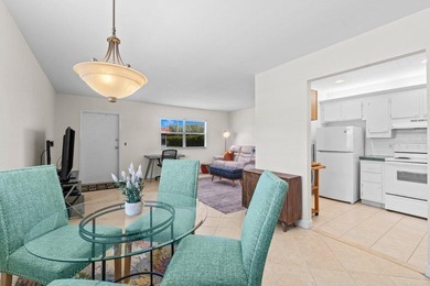 MOTIVATED SELLER. ALL OFFERS WILL BE CONSIDERED. Step inside on Kings Point Golf - Executive in Florida - for sale on GolfHomes.com, golf home, golf lot