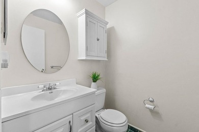 MOTIVATED SELLER. ALL OFFERS WILL BE CONSIDERED. Step inside on Kings Point Golf - Executive in Florida - for sale on GolfHomes.com, golf home, golf lot