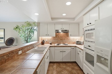 One of the Best Custom Floor Plans in Fairway Village. This on Fairway Village Golf and Country Club in Washington - for sale on GolfHomes.com, golf home, golf lot