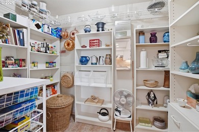 One of the Best Custom Floor Plans in Fairway Village. This on Fairway Village Golf and Country Club in Washington - for sale on GolfHomes.com, golf home, golf lot